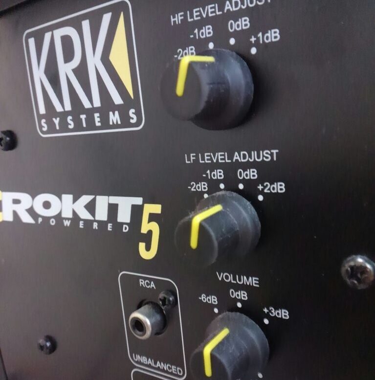 KRK-ROKIT5_back-panel-01_by_heretikk